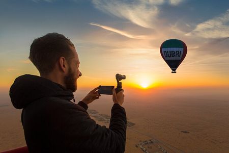 Dubai: Overnight Desert Safari and Sunrise Hot Air Balloon Ride