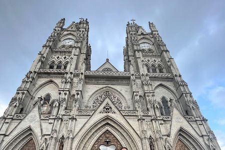 Private customizable tour in Quito included Intiñan museum