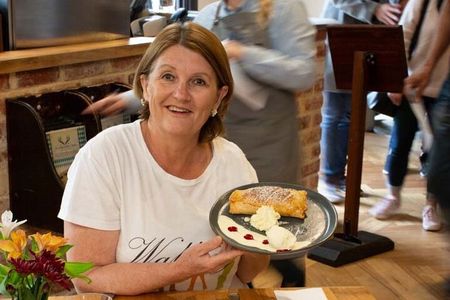Strudel and Stroll Walking Tour in Hahndorf