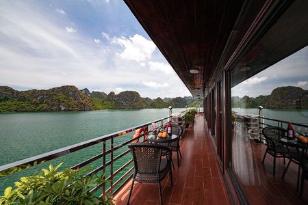 Classic Cruise 2-day Explore Lan Ha Bay