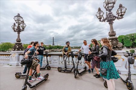 Paris E-Scooter Tour with fun & informative guide (small groups)