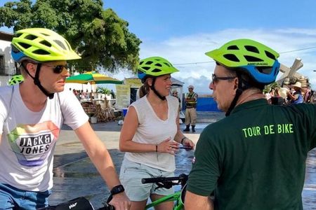 Private Bike Tour Circuit Along the Beach 