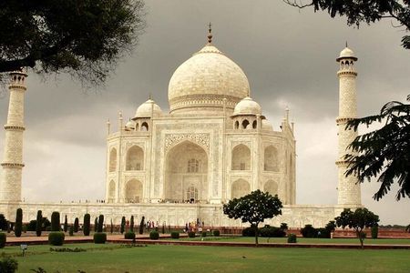 From Delhi: Taj Mahal and Agra Fort By Superfast Train
