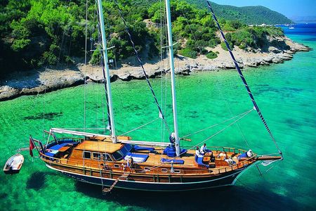 Bodrum Private Gulet Cruise with a Mediterranean Lunch