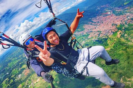 Medellin Paragliding Tour 