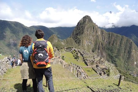 Tour to Machu Picchu by panoramic train in 2 days 