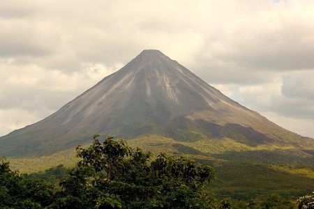 Full Day Arenal Volcano Hike and Hot Spring Experience with Lunch