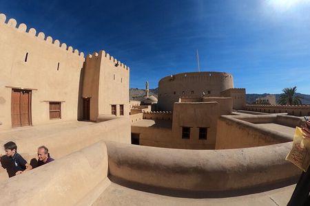 Private 2-Day Guided Tour with Nizwa Friday Market Visit
