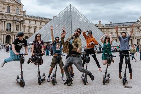 Paris E-Scooter Tour with fun & informative guide (small groups)
