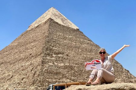Private tour at Giza pyramids & Sphinx 