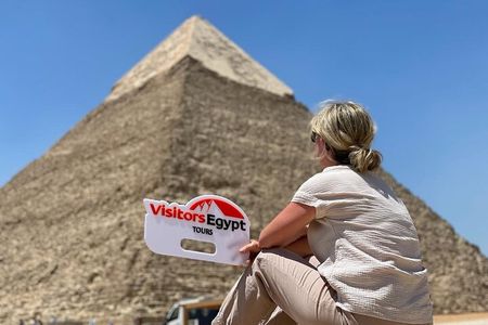 Private Tour at The Pyramids & Sphinx & The Egyptian Museum