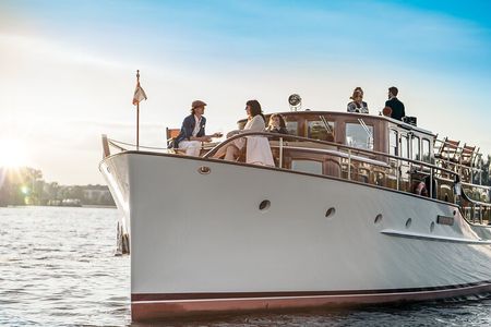 Berlin Boot Sightseeing Tour on Electric Private Yacht