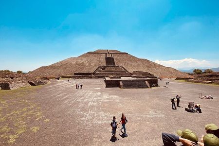 Teotihuacan and Basilica with Tickets and Food Included