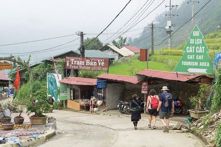 Sapa Amazing Experience: Cat Cat Village 1 Day with Local Guide