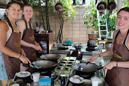 Cooking class in organic garden and local market tour ThaiCottage
