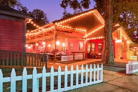 Downtown Austin Walk: History with Food and Drink Options