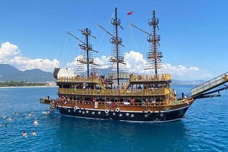 6-Hour Kemer Pirate Boat Tour with Open-Buffet Lunch from Antalya