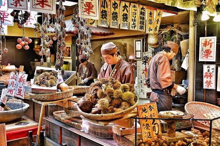 Kyoto Nishiki Market & Depachika: 2-hours Food Tour with a Local