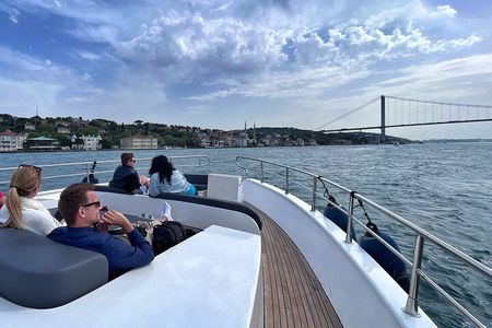 Luxury Bosphorus Yacht Cruise – Stopover in Asian Side