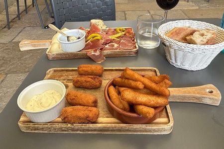 Bayonne Food Tour: Journey Through Flavors (with food and drinks)