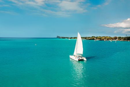 3 North Islands Catamaran Cruise with Lunch & Drinks on island.