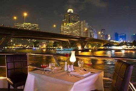 Enjoy A Dinner Cruise in Cairo Nile with unique shows (Luxury)