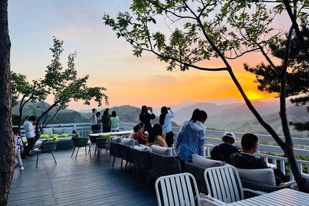 Boutique Early Bird or Sunset Tour of Mutianyu with VIP Pass