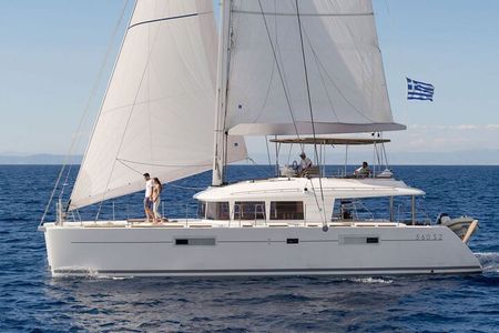 BYPASS THE CABLE CAR: 4-Hour Private Santorini Catamaran Cruise 