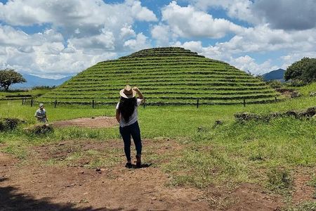 Private Full-Day Tour to Tequila and Guachimontones 