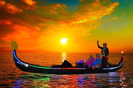 Small Group Venetian Gondola Cruise in Waikiki with Pastries