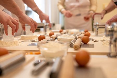 Cesarine: Small group Pasta and Tiramisu class in Siracusa