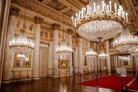 Small-group Royal Palace Skip-the-line Tour