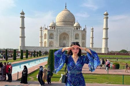 Private Sunrise Taj Mahal Tour from Delhi by Car - All inclusive