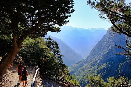 Samaria Gorge Hiking Tour from Chania with Professional Guide