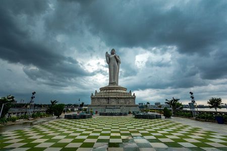 Hussain Sagar Lake Private Walking Tour in Hyderabad 