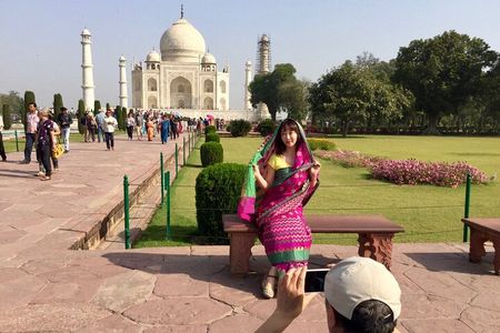 From Delhi: Private Taj Mahal Tour with Kachhpura Village Walk