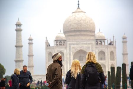 3-Hour Unimaginable Beauty of Taj Private Guided Tour