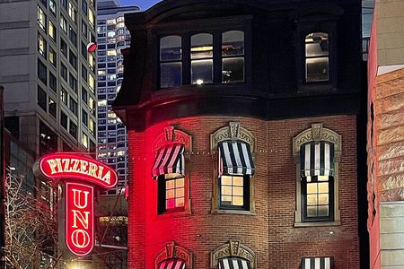 Deep Dish Cooking Class at Pizzeria Uno in Chicago