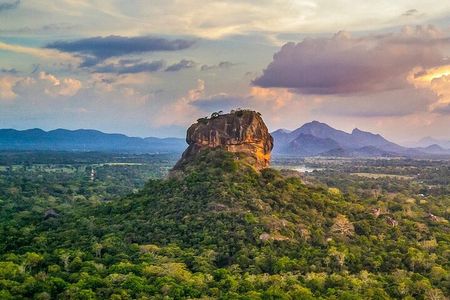 Sigiriya and Dambulla Private Day Tour by Tuk-Tuk or Car 