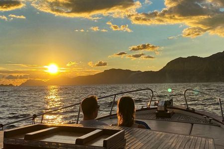 Sunset Group Boat Tour along the Amalfi Coast with Prosecco wine