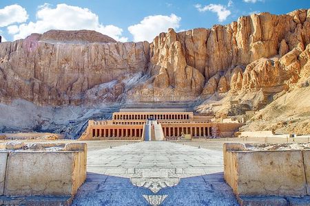 Private Full day tour to Luxor From Hurghada with hot air balloon