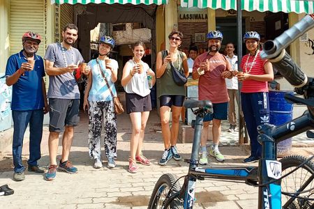 Guided Morning Bicycle Tour with Food Tasting in Jaipur