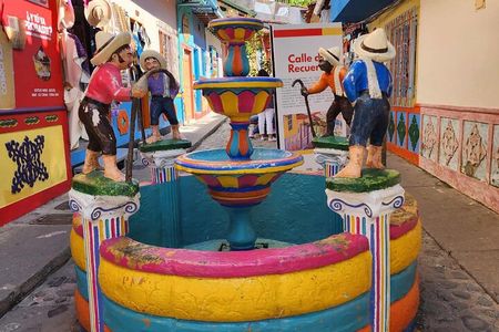 Guatapé and Peñol Private Full Day Tour from Medellín