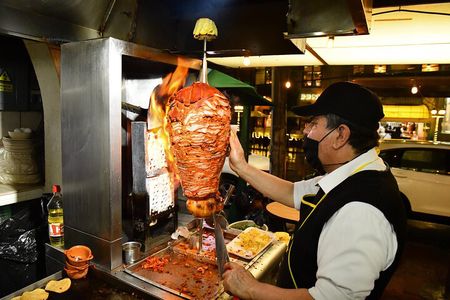 A Night of Tacos and Mezcal in Mexico City