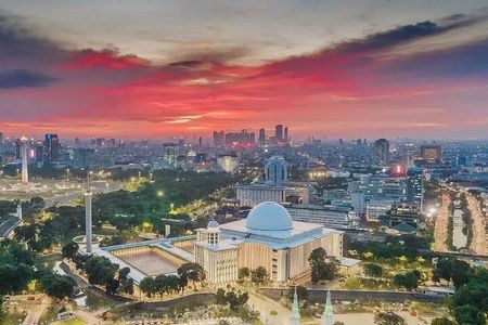 Jakarta Night Tour with Dinner at Café or Food street