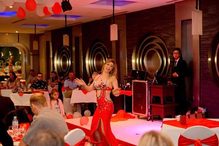 Nile Dinner Cruise Cairo & Live Belly Dance Show With Transfers