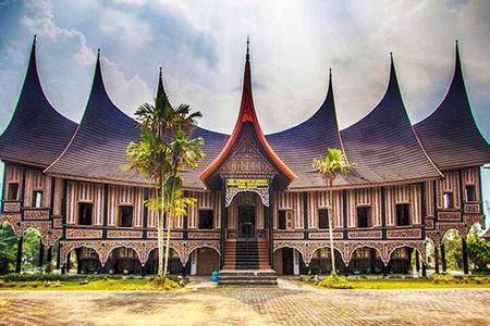 Jakarta: Miniature Park, National Museum & Traditional House Tour