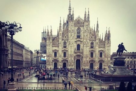Small group Highlights Walking Tour: an introduction to Milan
