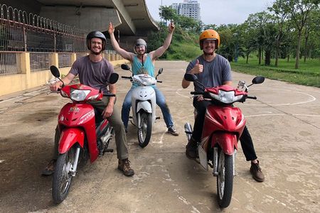 Motorbike Lesson in Hanoi