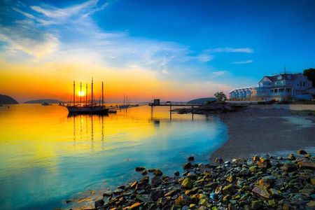 Experience Bar Harbor with Thunder Hole and Acadia National Park